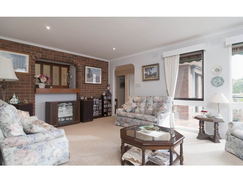 6 Cumberland Crescent, Chirnside Park VIC 3116