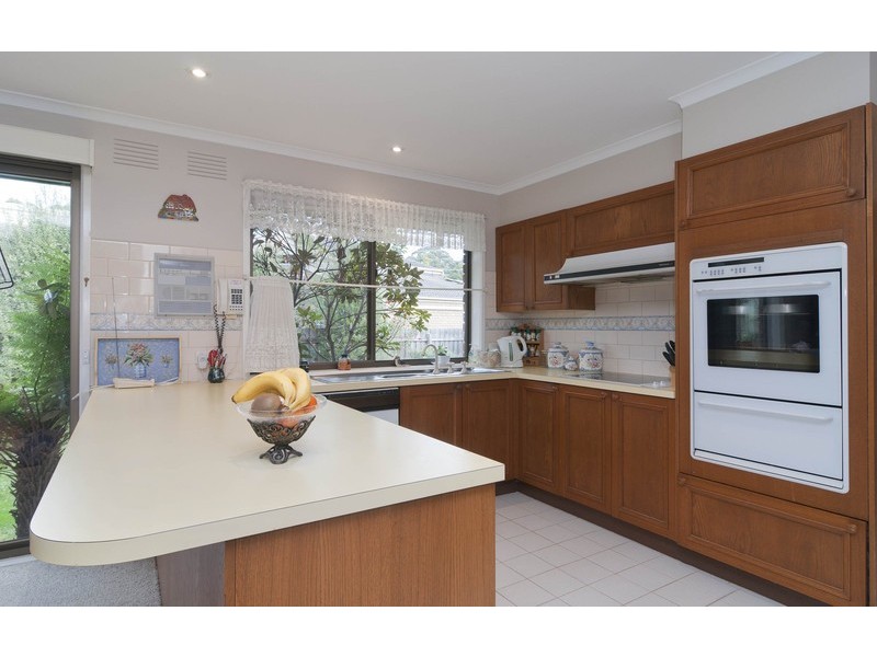 6 Cumberland Crescent, Chirnside Park VIC 3116