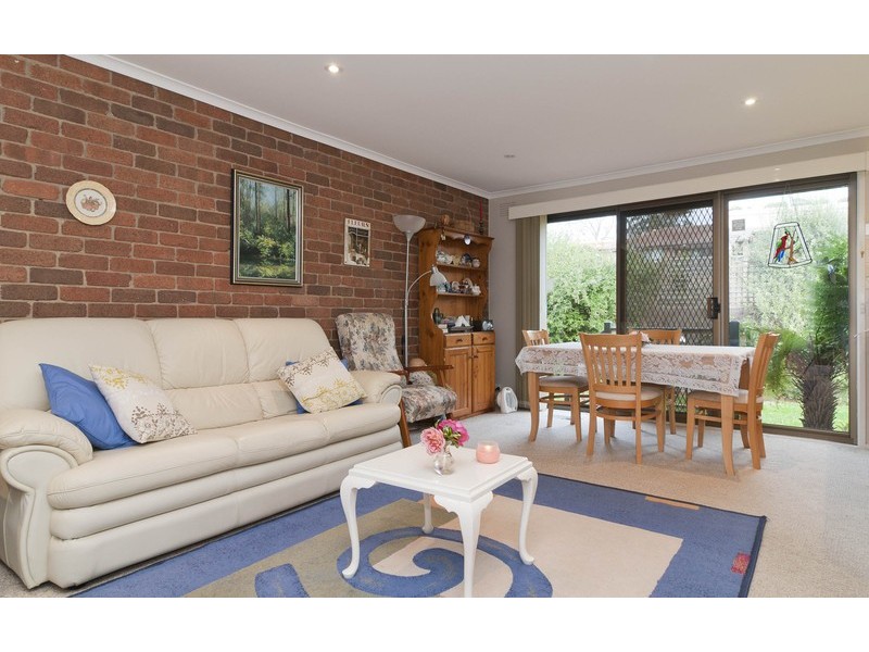 6 Cumberland Crescent, Chirnside Park VIC 3116