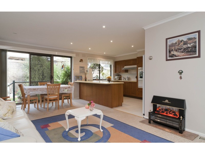 6 Cumberland Crescent, Chirnside Park VIC 3116