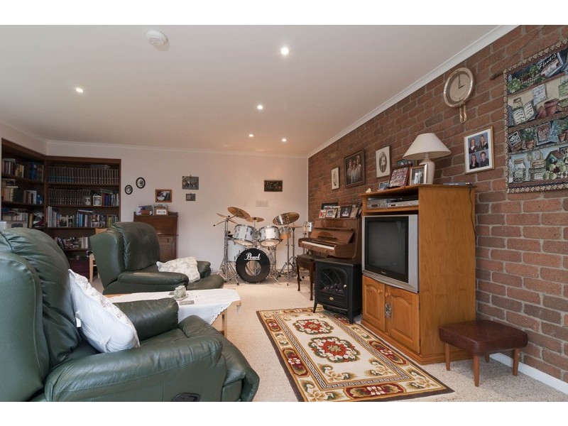 6 Cumberland Crescent, Chirnside Park VIC 3116