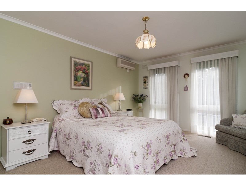 6 Cumberland Crescent, Chirnside Park VIC 3116