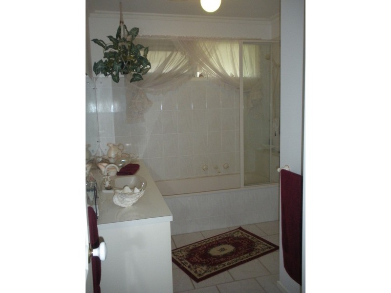 1 Cotswold Court, Chirnside Park VIC 3116