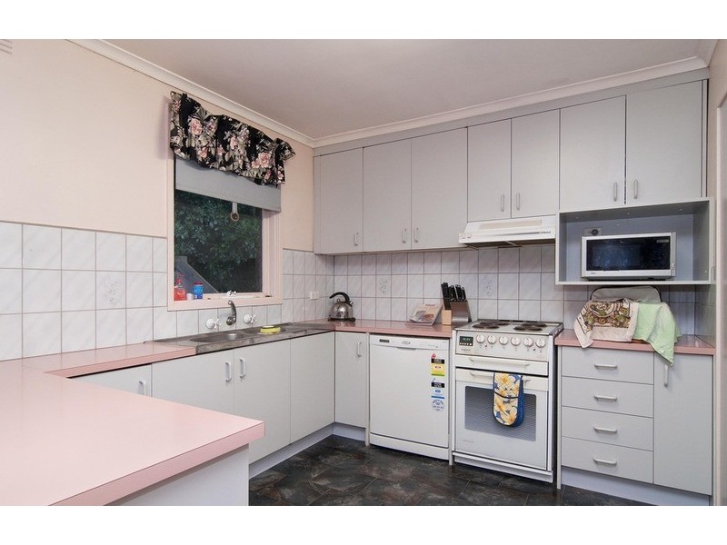 92 Lomond Avenue, Kilsyth VIC 3137