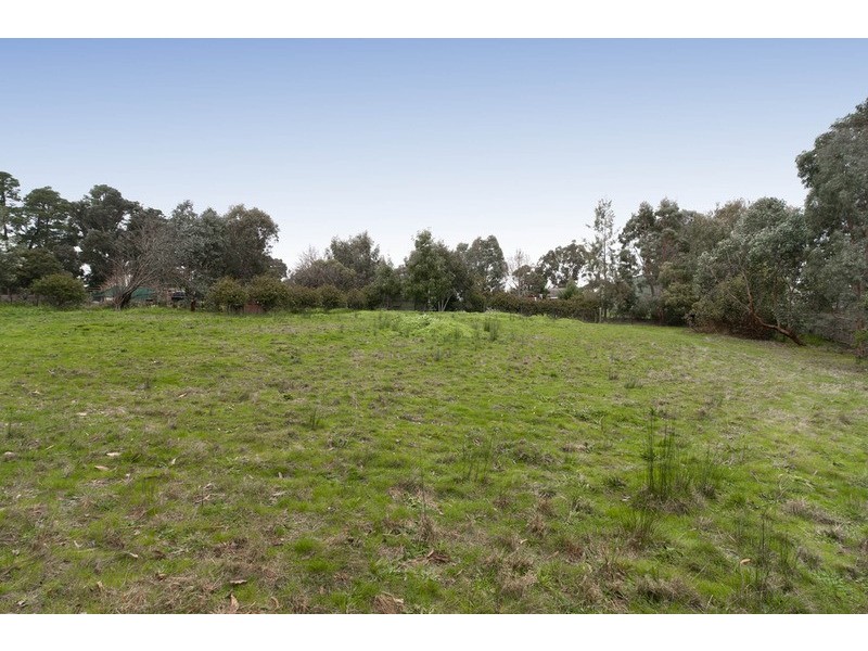 14 School Road, Seville VIC 3139