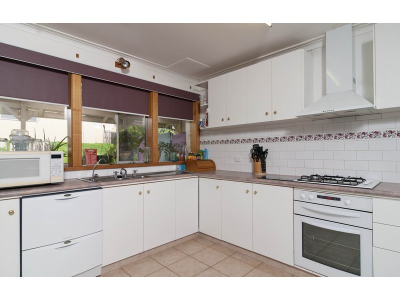 8 Burton Road, Lilydale VIC 3140