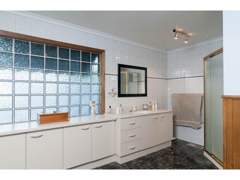 43 Sugarloaf Drive, Chirnside Park VIC 3116