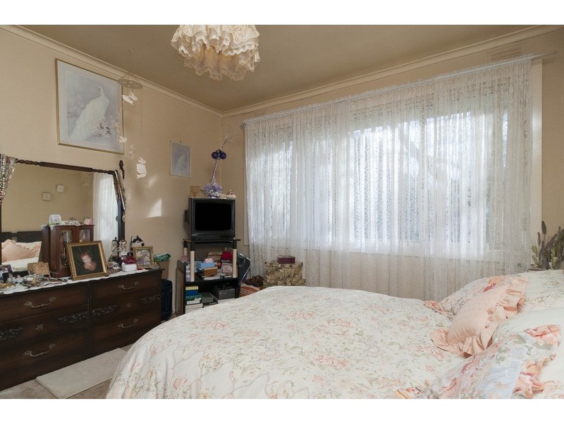 12 Eric Street, Croydon VIC 3136