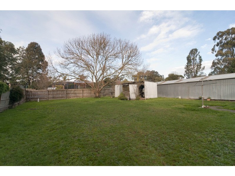 12 Eric Street, Croydon VIC 3136