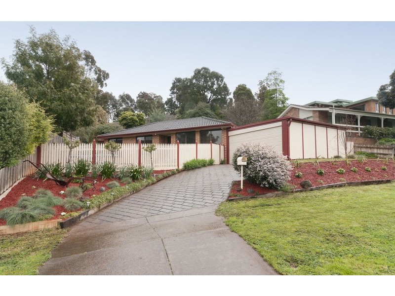11 Landscape Drive, Mooroolbark VIC 3138