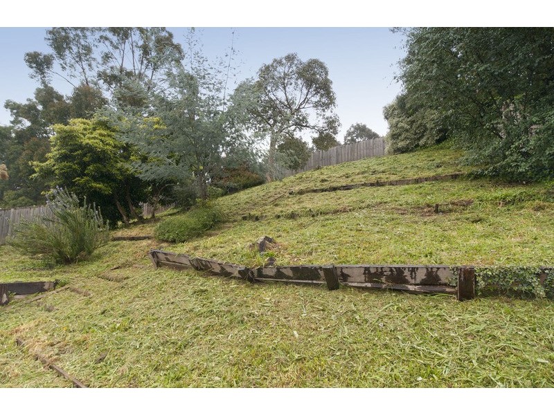 11 Landscape Drive, Mooroolbark VIC 3138
