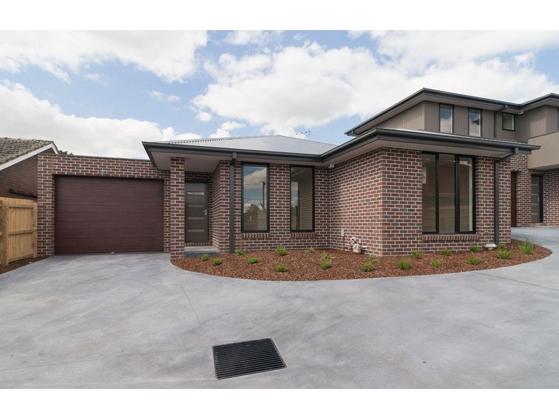 1/3 Pope Court, Mooroolbark VIC 3138