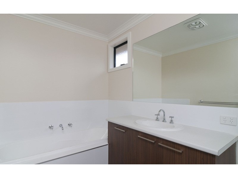 2/3 Pope Court, Mooroolbark VIC 3138