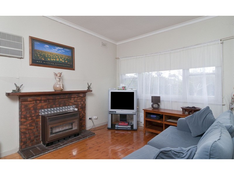 27 Mountain View Road, Kilsyth VIC 3137