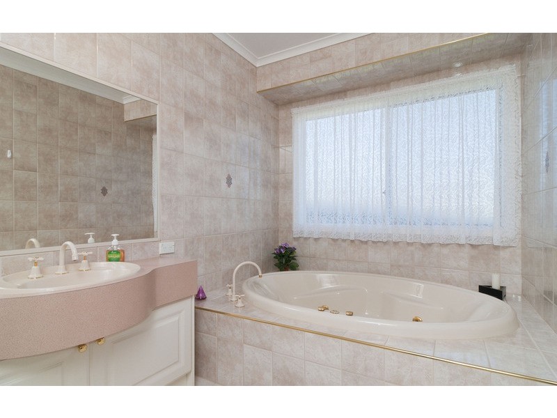 32 Clearwater Drive, Lilydale VIC 3140