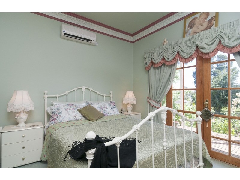 8-10 Bailey Grove, Wandin North VIC 3139