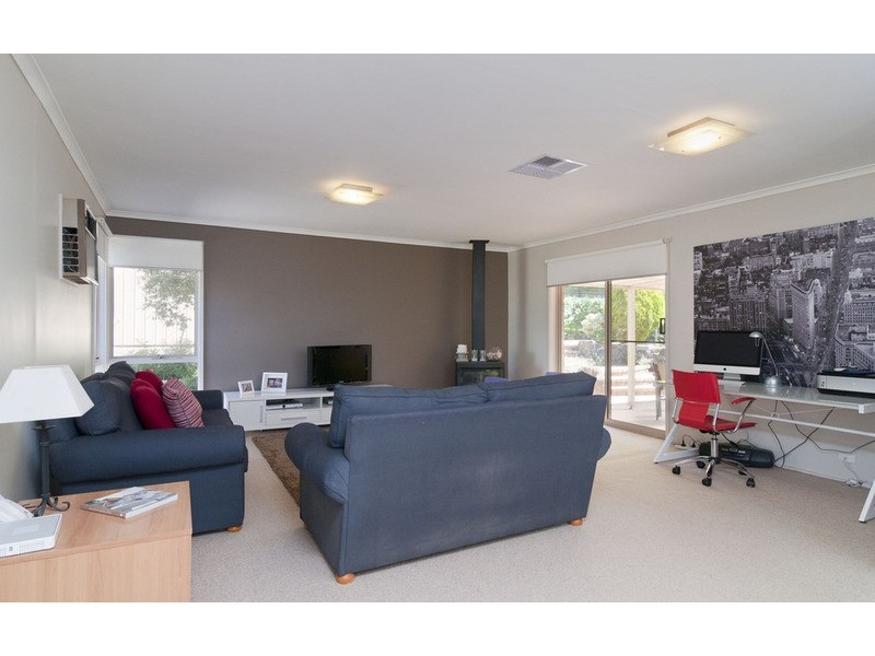 39 McDermott Avenue, Mooroolbark VIC 3138