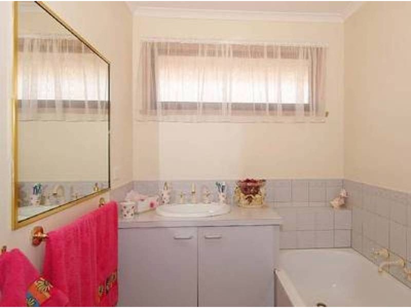 2/23 Mc Comb Street, Lilydale VIC 3140