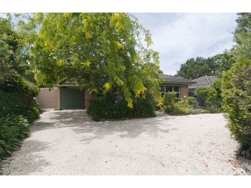 42 Lee Ann Crescent, Croydon VIC 3136