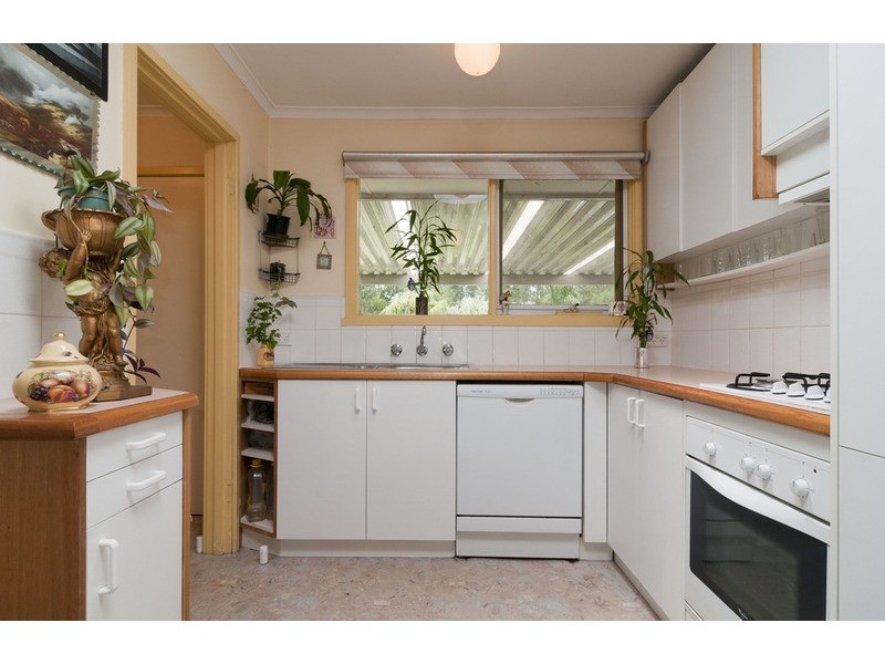 42 Lee Ann Crescent, Croydon VIC 3136