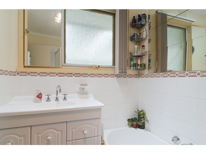 42 Lee Ann Crescent, Croydon VIC 3136