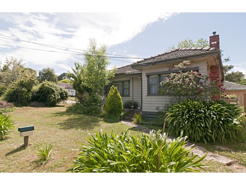 27 Mountain View Road, Kilsyth VIC 3137