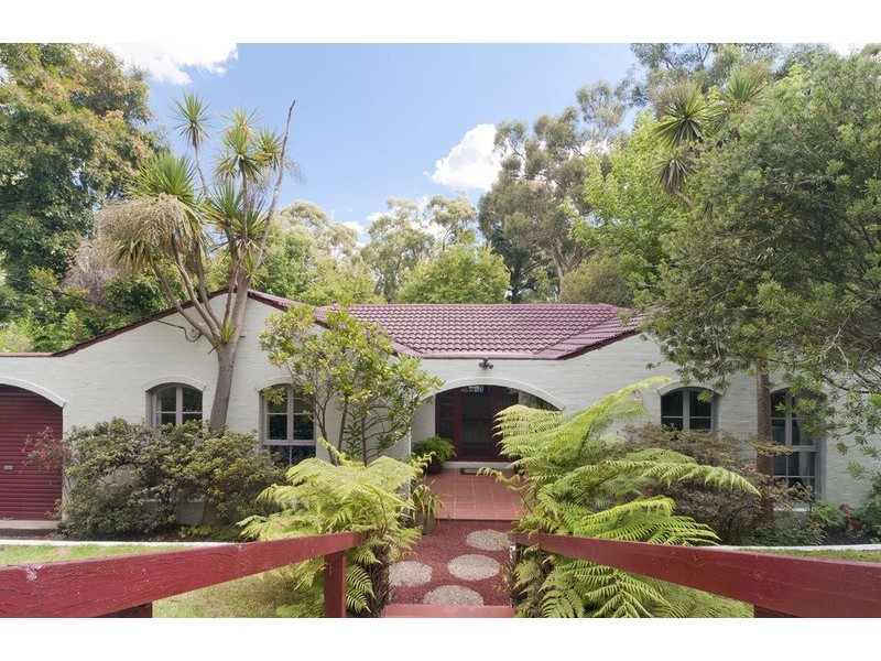 16 Watkins Crescent, Mount Evelyn VIC 3796