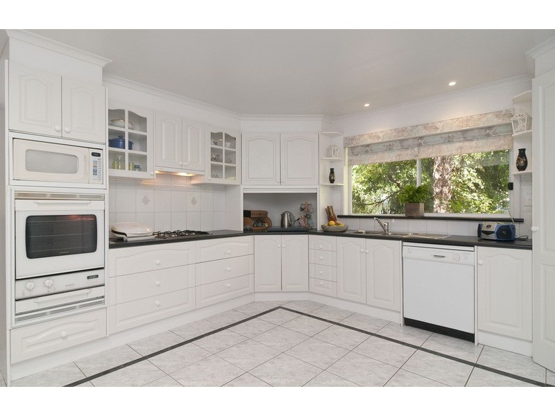 16 Watkins Crescent, Mount Evelyn VIC 3796