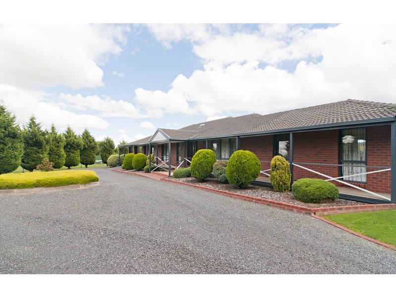 213 Victoria Road, Chirnside Park VIC 3116