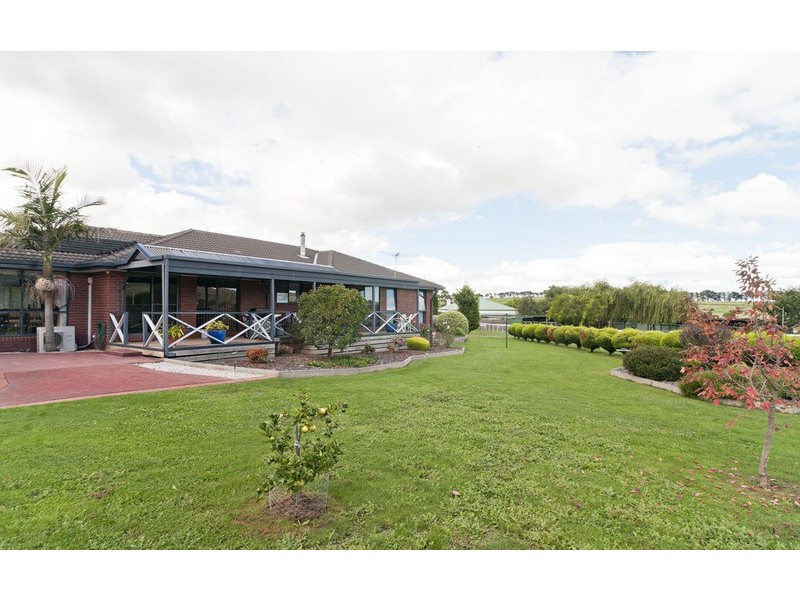 213 Victoria Road, Chirnside Park VIC 3116