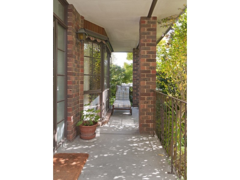 33 Glenwood Drive, Croydon VIC 3136