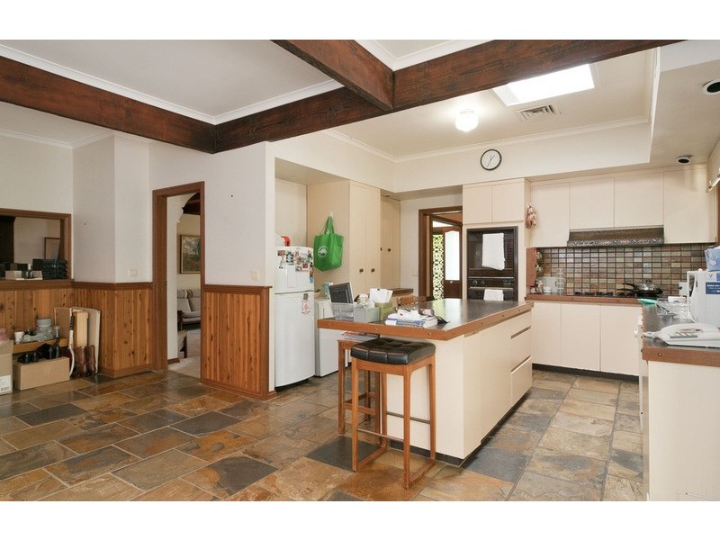 33 Glenwood Drive, Croydon VIC 3136