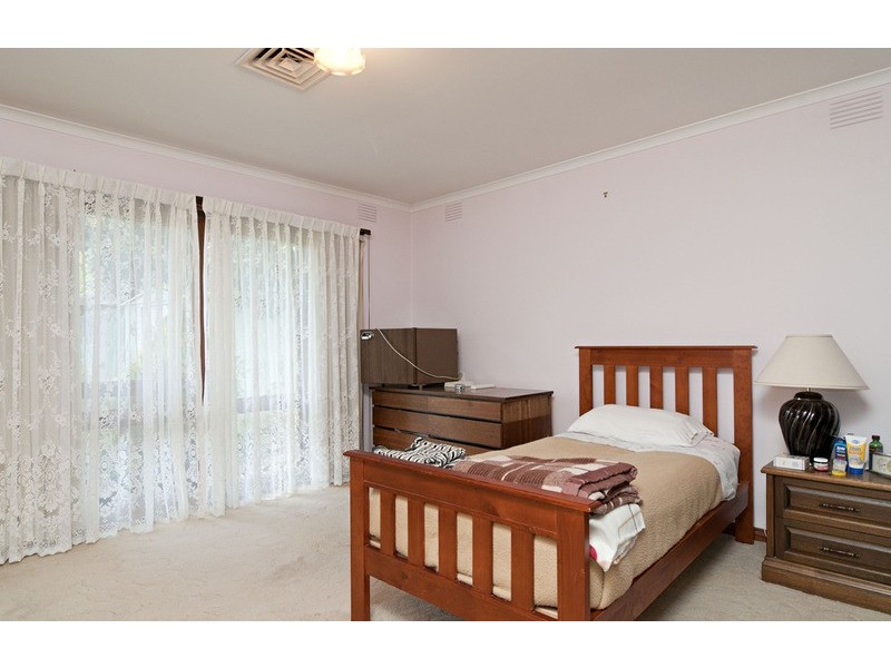 33 Glenwood Drive, Croydon VIC 3136