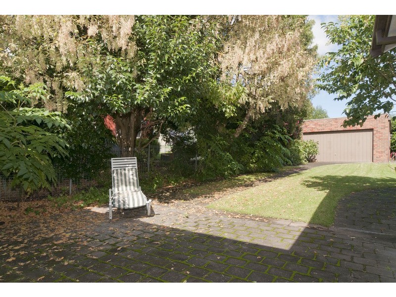 33 Glenwood Drive, Croydon VIC 3136