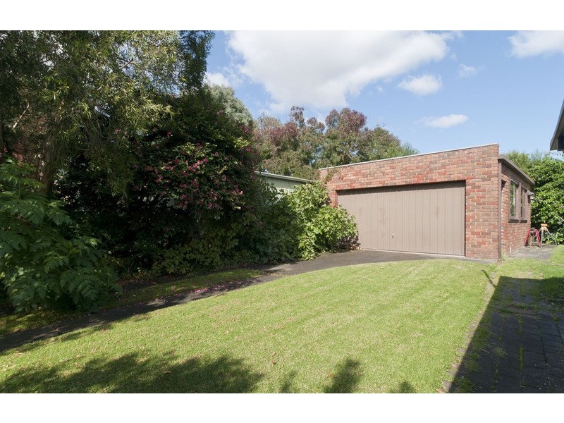 33 Glenwood Drive, Croydon VIC 3136