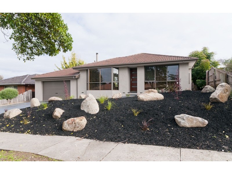 10 Cheriton Drive, Mooroolbark VIC 3138
