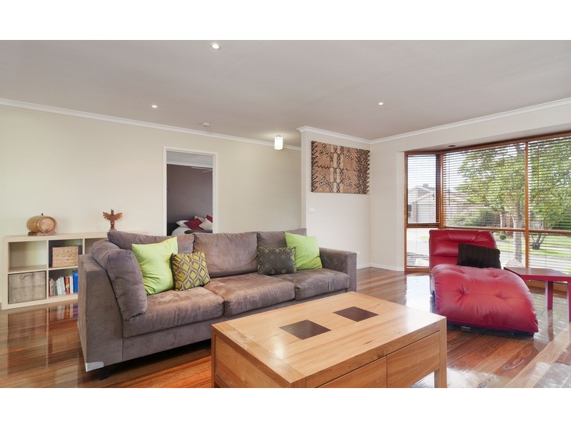 10 Cheriton Drive, Mooroolbark VIC 3138