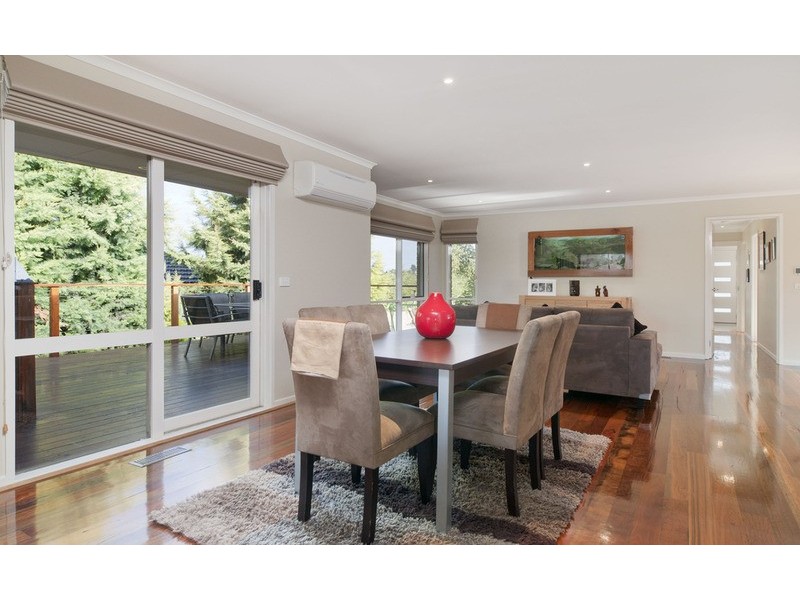 10 Cheriton Drive, Mooroolbark VIC 3138