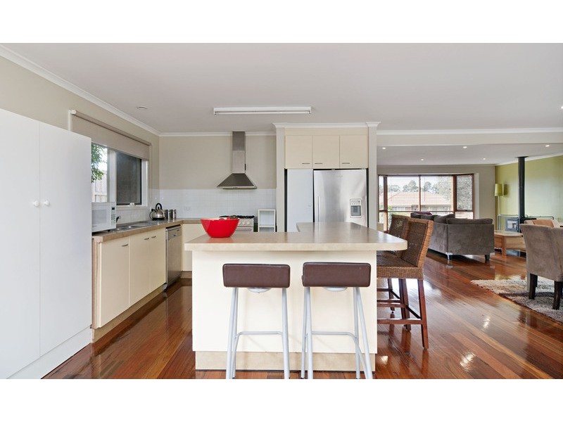 10 Cheriton Drive, Mooroolbark VIC 3138