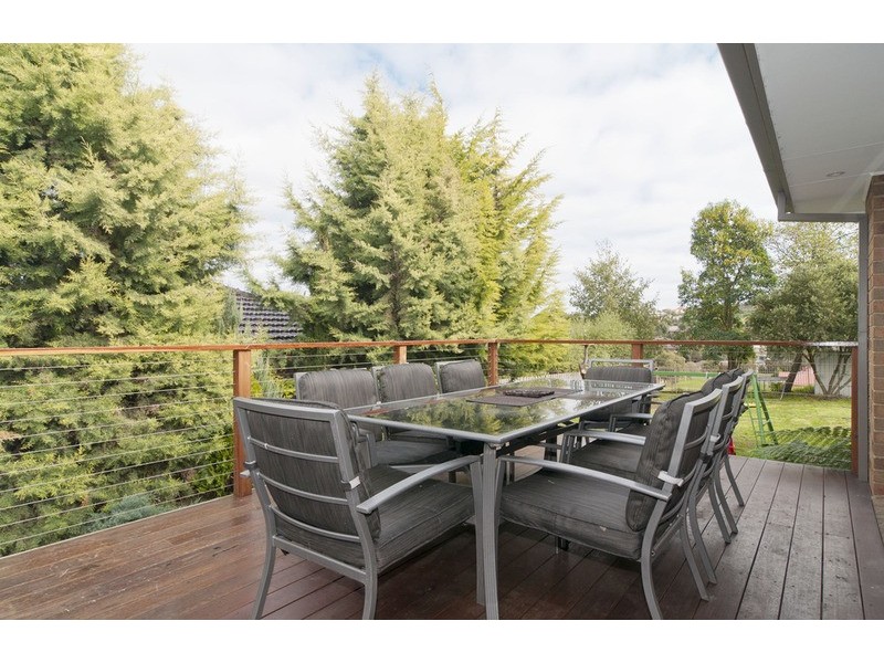 10 Cheriton Drive, Mooroolbark VIC 3138