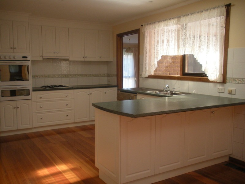 12 Zina Grove, Mooroolbark VIC 3138