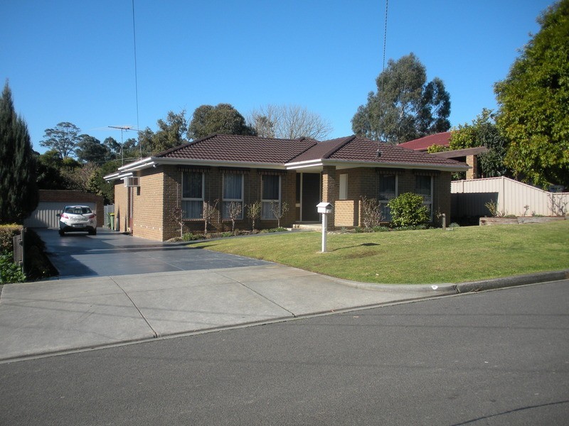 12 Zina Grove, Mooroolbark VIC 3138