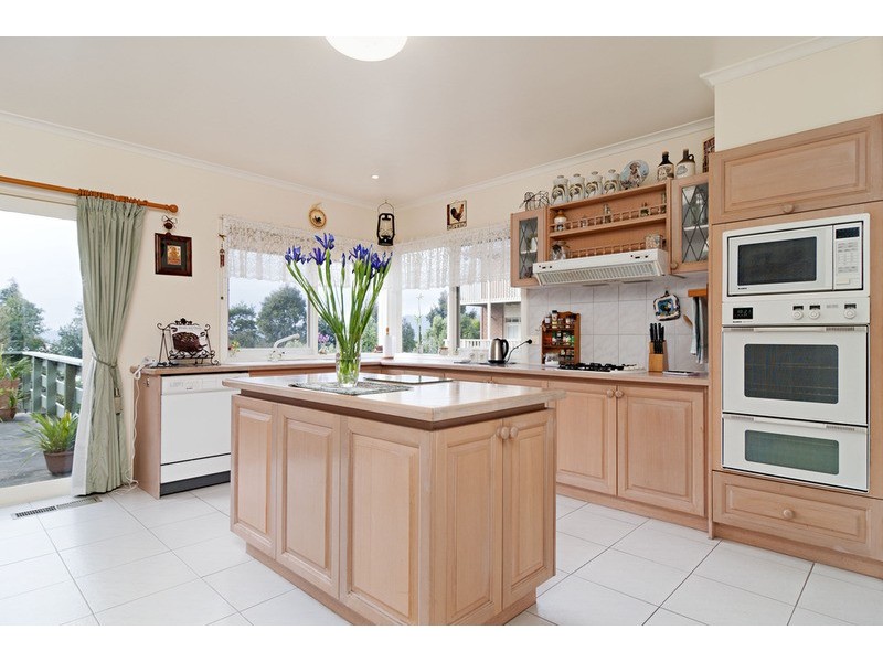 21 Hilledge Lane, Mooroolbark VIC 3138