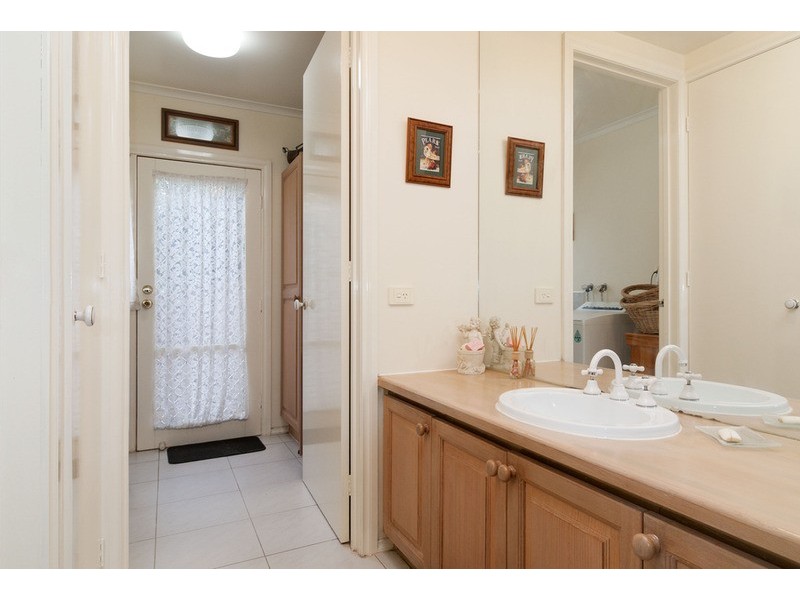 21 Hilledge Lane, Mooroolbark VIC 3138