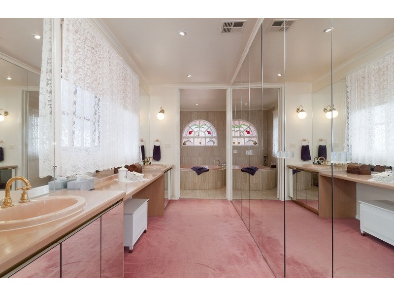 21 Hilledge Lane, Mooroolbark VIC 3138