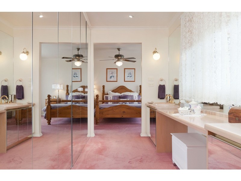 21 Hilledge Lane, Mooroolbark VIC 3138