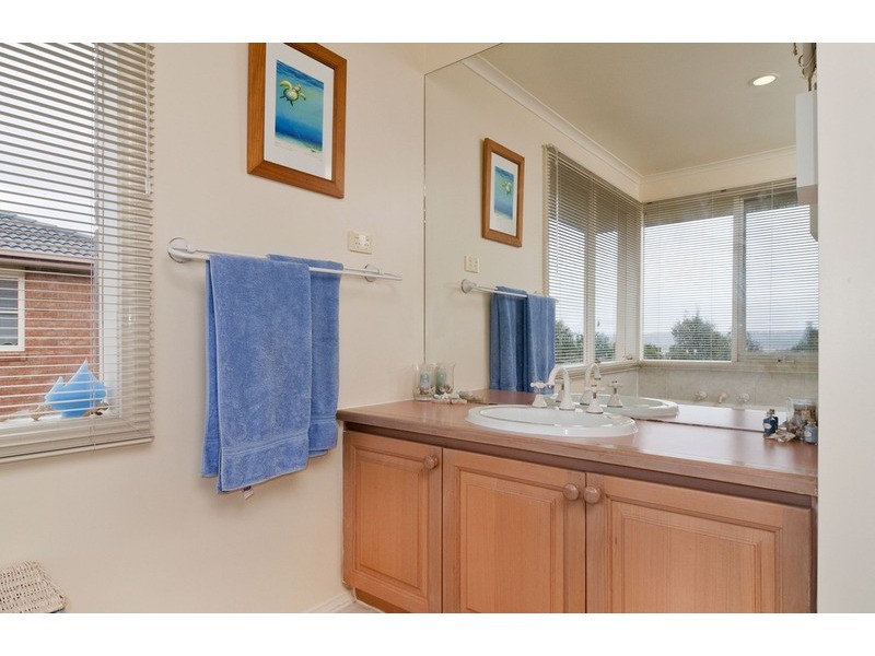 21 Hilledge Lane, Mooroolbark VIC 3138