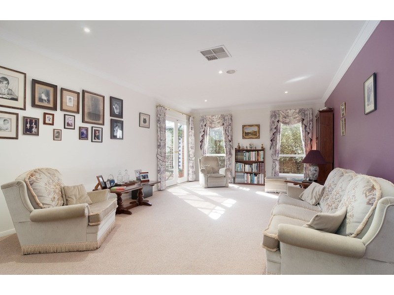 68 Blue Ridge Drive, Mooroolbark VIC 3138