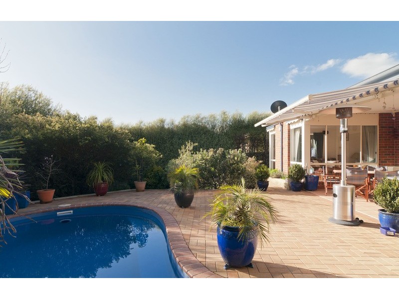 68 Blue Ridge Drive, Mooroolbark VIC 3138