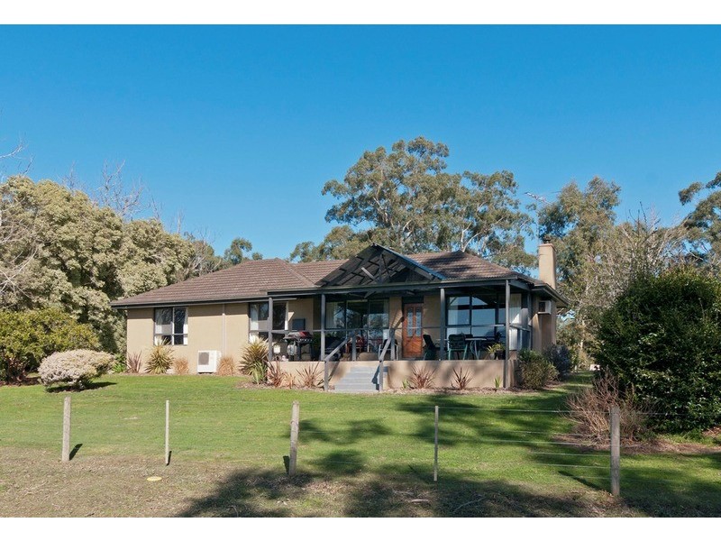 34 Braeside Drive, Launching Place VIC 3139